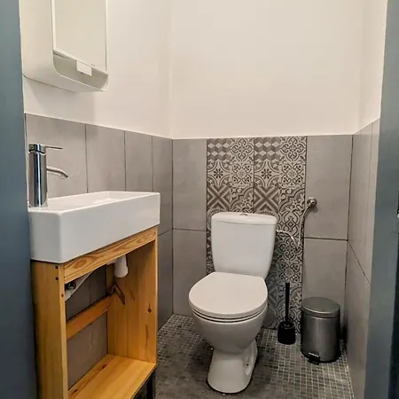 King Of Hearts Apartment