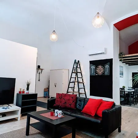 King Of Hearts Apartment *